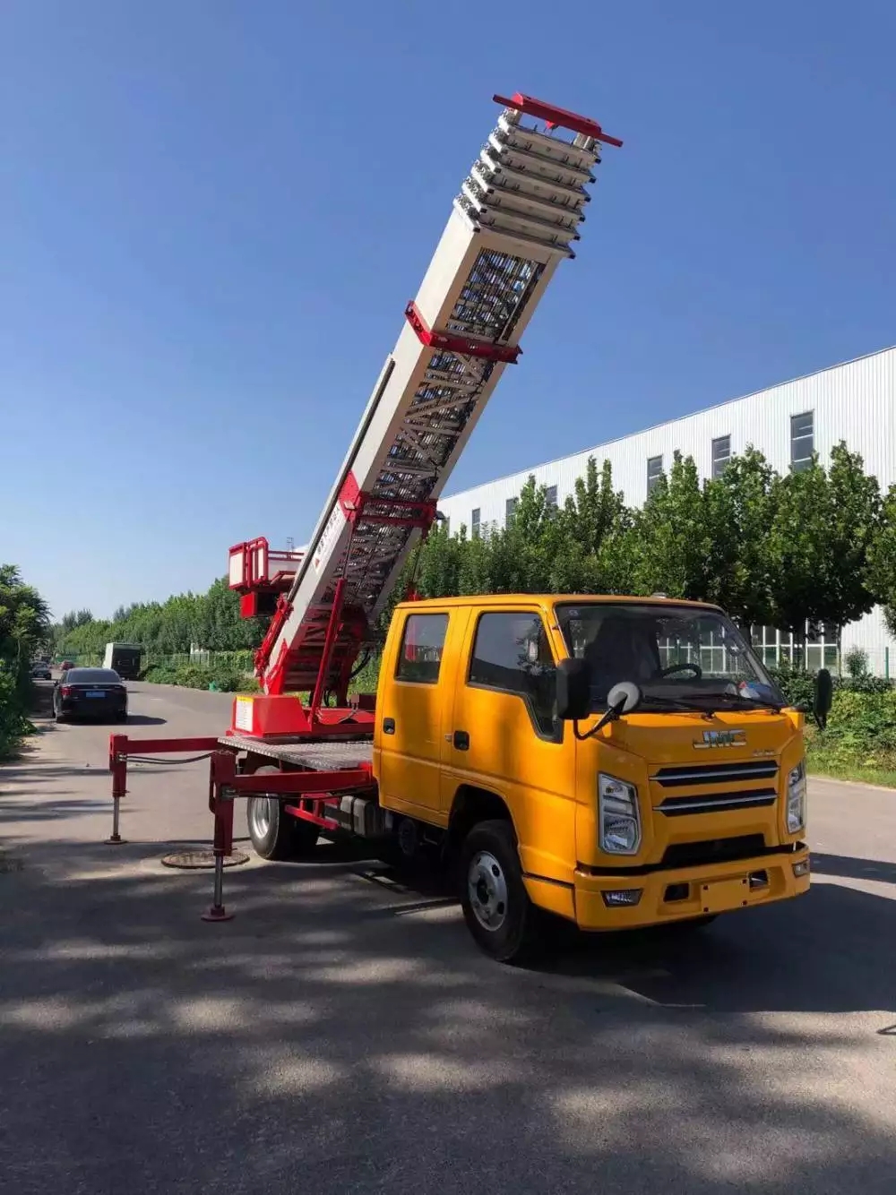 承德鹰手营子矿附近的云梯车出租服务：轻松解决高空作业需求