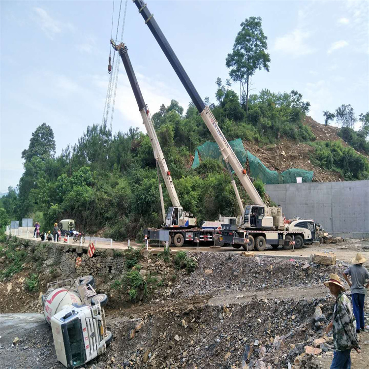 承德鹰手营子矿汽车掉沟里叫吊车救援要多少钱